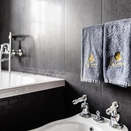 شقة فندقية Guinigi Dimora Di Epoca Exclusive & Pool لوكا