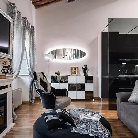 شقة فندقية Guinigi Dimora Di Epoca Exclusive & Pool